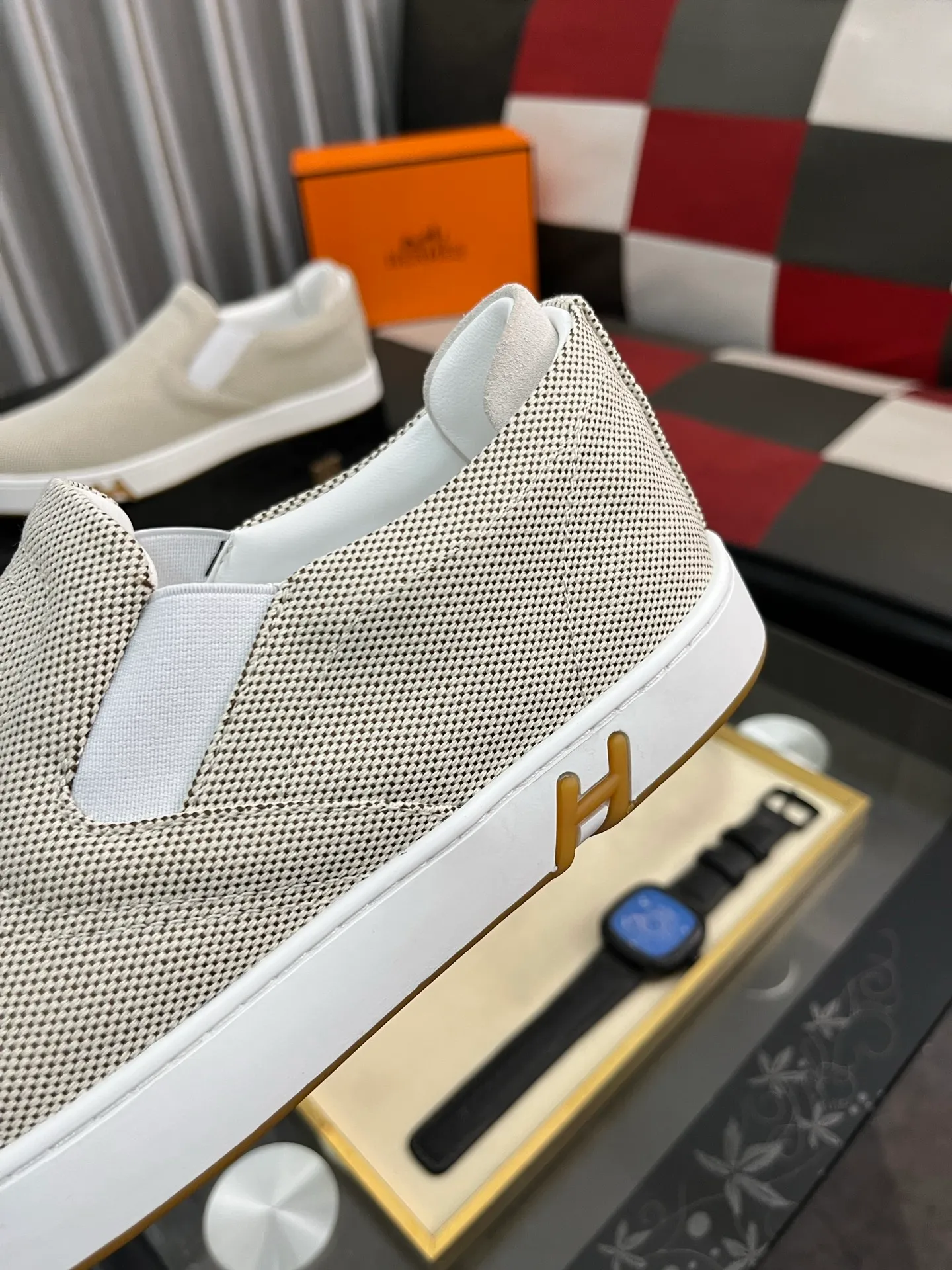 Men's Men's Shoes💰458⌚️⌚️HERMES/Hermès Hugo sneakers are casual men's shoes. These sneakers are made of imported first-layer cowhide leather and breathable mesh design. The contrasting color design creates a dynamic and modern shape. The front end of the toe is decorated with natural-color rubber inlays, making it novel and fashionable. The texture is incomparable, with cowhide lining and cowhide foot pads, the upper foot is comfortable and breathable, and the rubber sole is decorated with geometric patterns and iconic "H" details. A very personal one! Size: 38-44